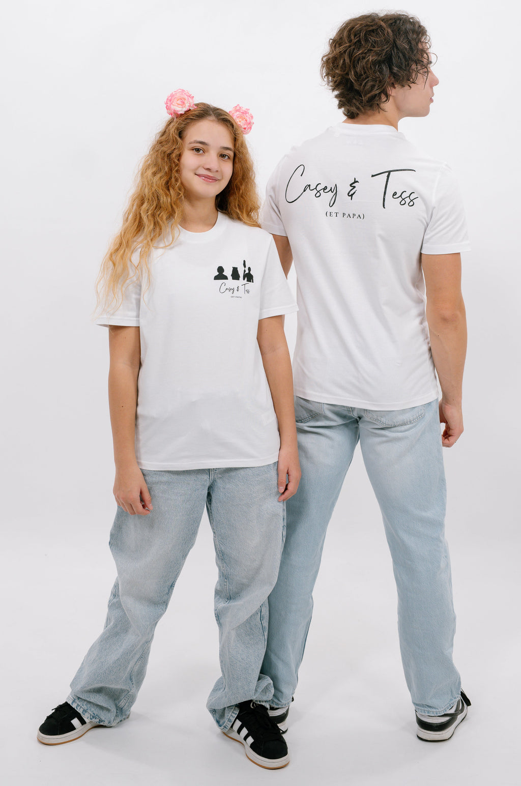T-shirt officiel unisexe blanc "Casey & Tess (et papa)"